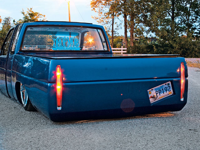 nissan hardbody sub box