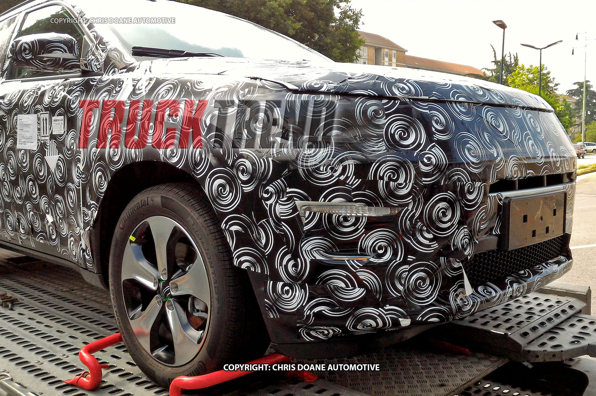 Spied 2018 Jeep Comp Patriot Replacement Photo Image Gallery 2018 Jeep Comp Patriot Right Front Angle Close Tt