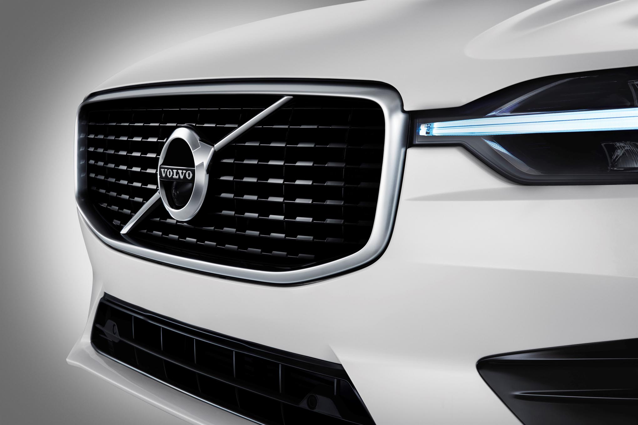 Suburban Sleeper - 2018 Volvo XC60 Plug-In Packs 400 ... Suburban Sleeper - 2018 Volvo XC60 Plug-In Packs 400 ...