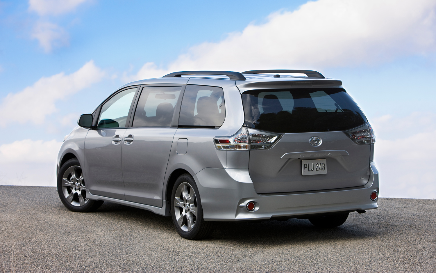 toyota sienna sport 2012