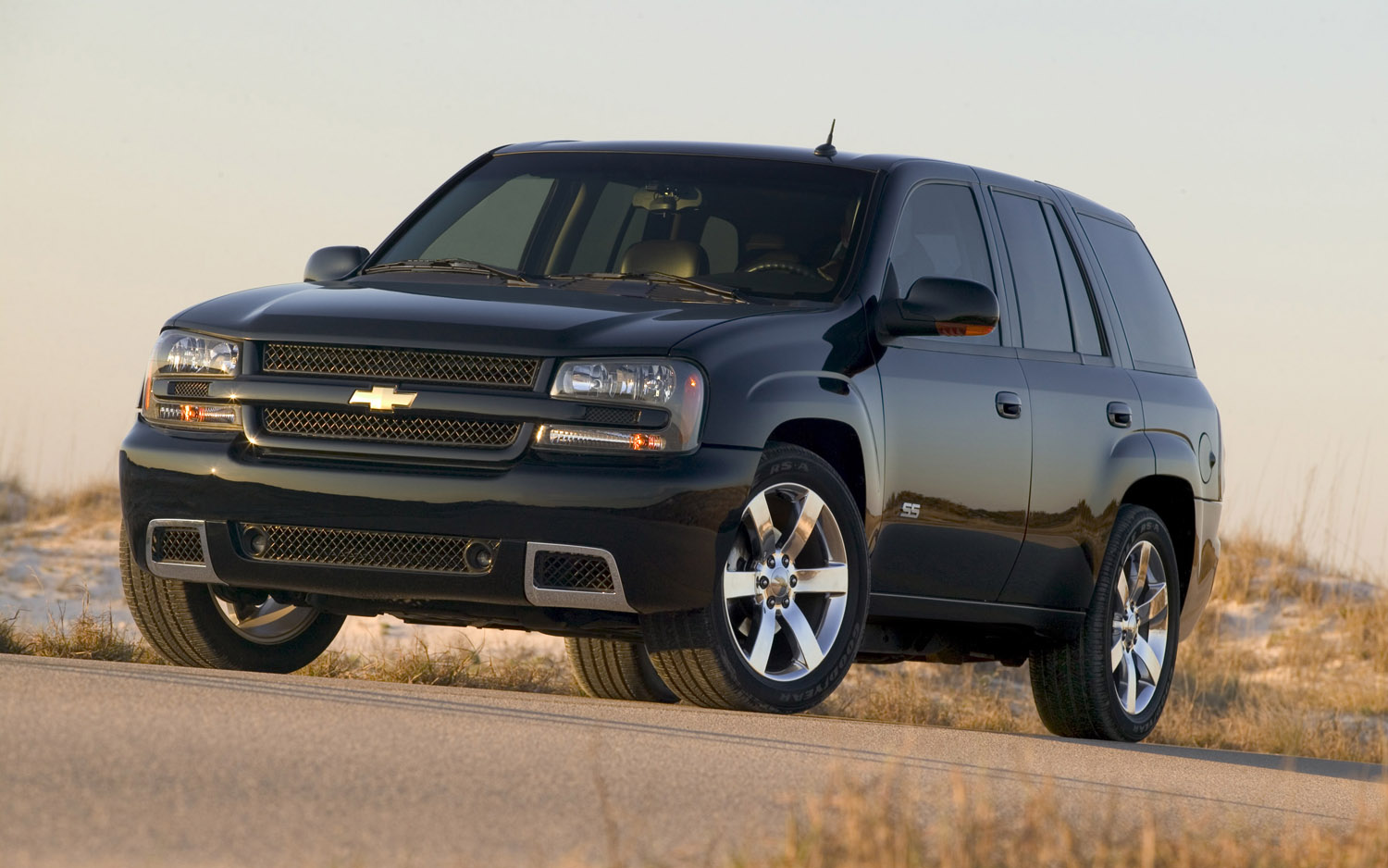 Gm Recalls 250 000 Chevrolet Trailblazer Gmc Envoy Buick Rainier Gm Recalls 250 000 Chevrolet Trailblazer Gmc Envoy Buick Rainier Isuzu Ascender And Saab 9 7x Suvs Truck Trend News
