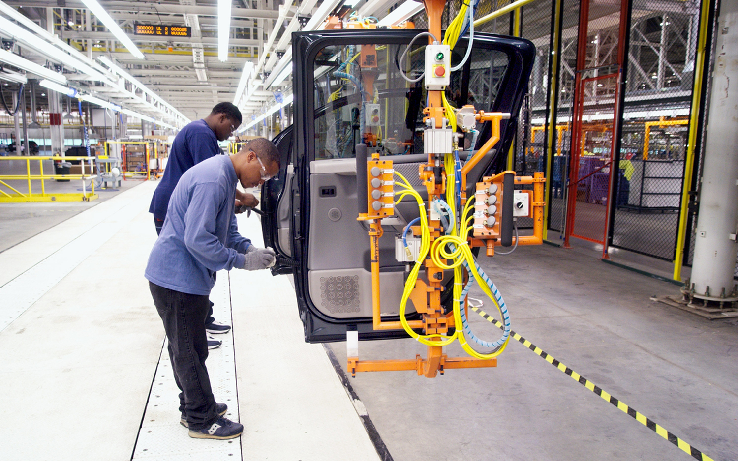 Nissan�s Canton, Mississippi Plant Prepares for 10th