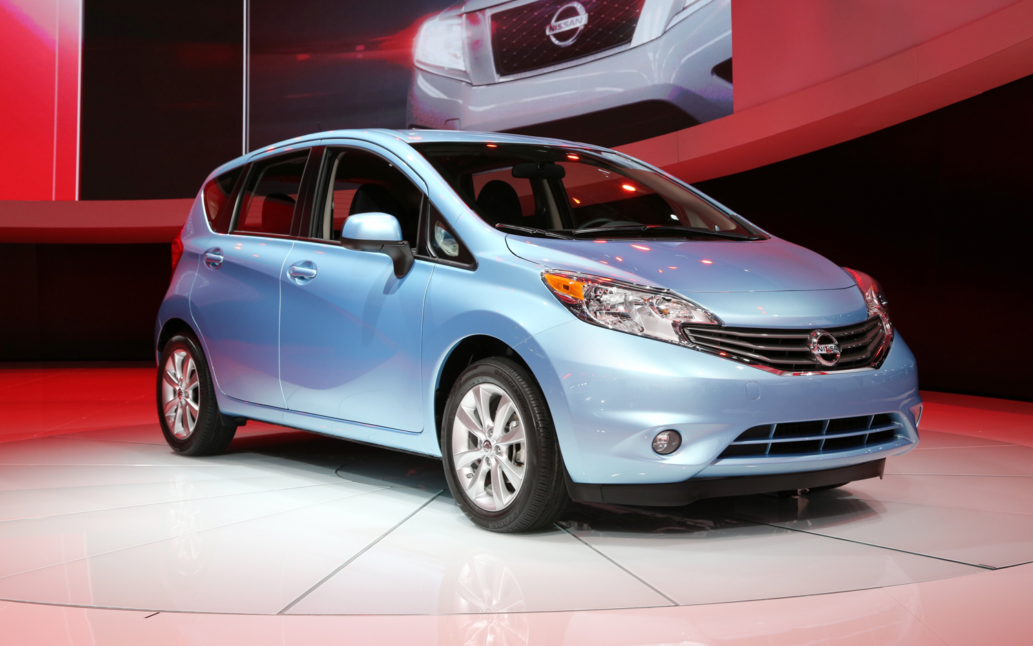 14 Nissan Versa Note First Look 13 Detroit Auto Show Motor Trend