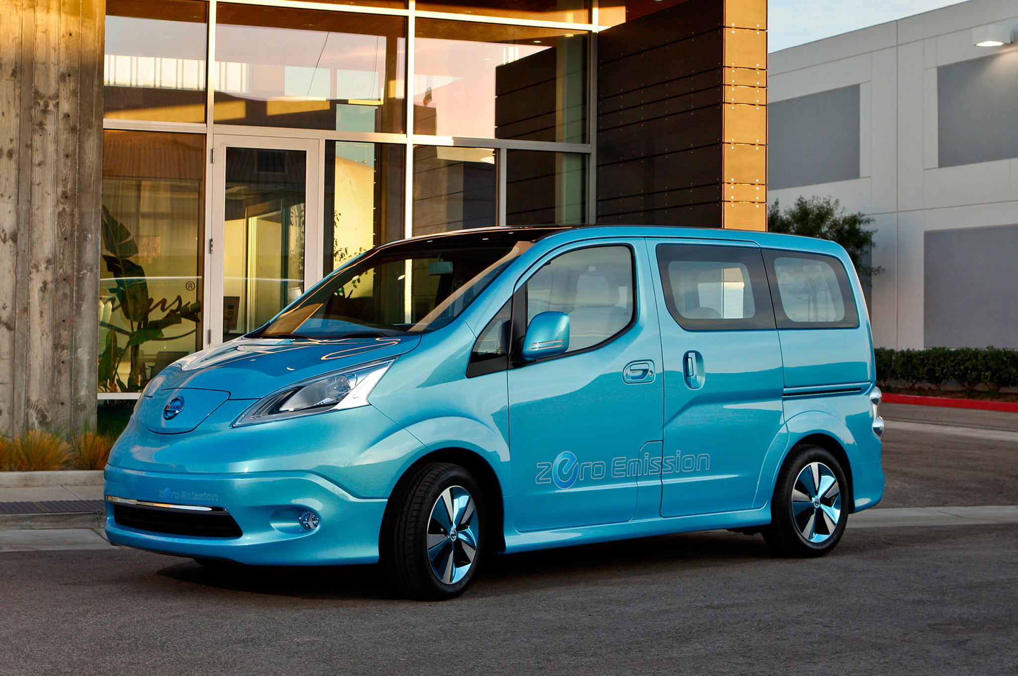 nissan env200 passenger