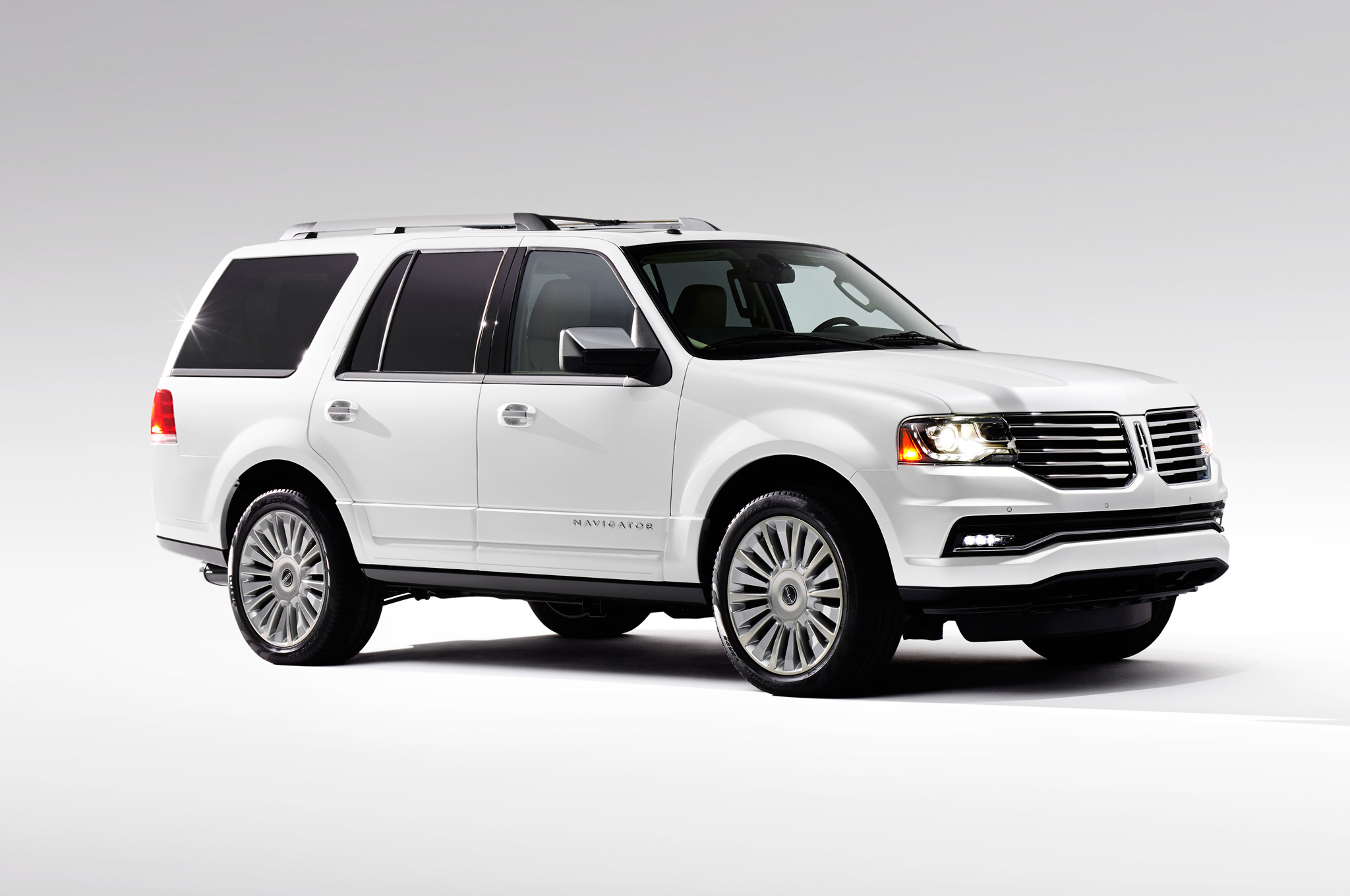 Lincoln Truck 2015 >> 2014 Vs 2015 Lincoln Navigator Styling Showdown Photo Image Gallery Lincoln Truck 2015 >> 2014 Vs 2015 Lincoln Navigator Styling Showdown Photo Image Gallery