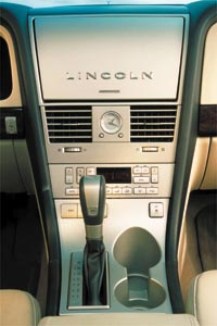 2003 Lincoln Aviator Interior View Center Console