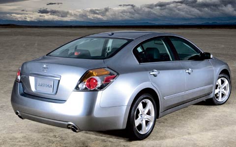 2007 Nissan Altima First Look Motor Trend 2007 Nissan Altima Rear View Photo Gallery 3 Photos