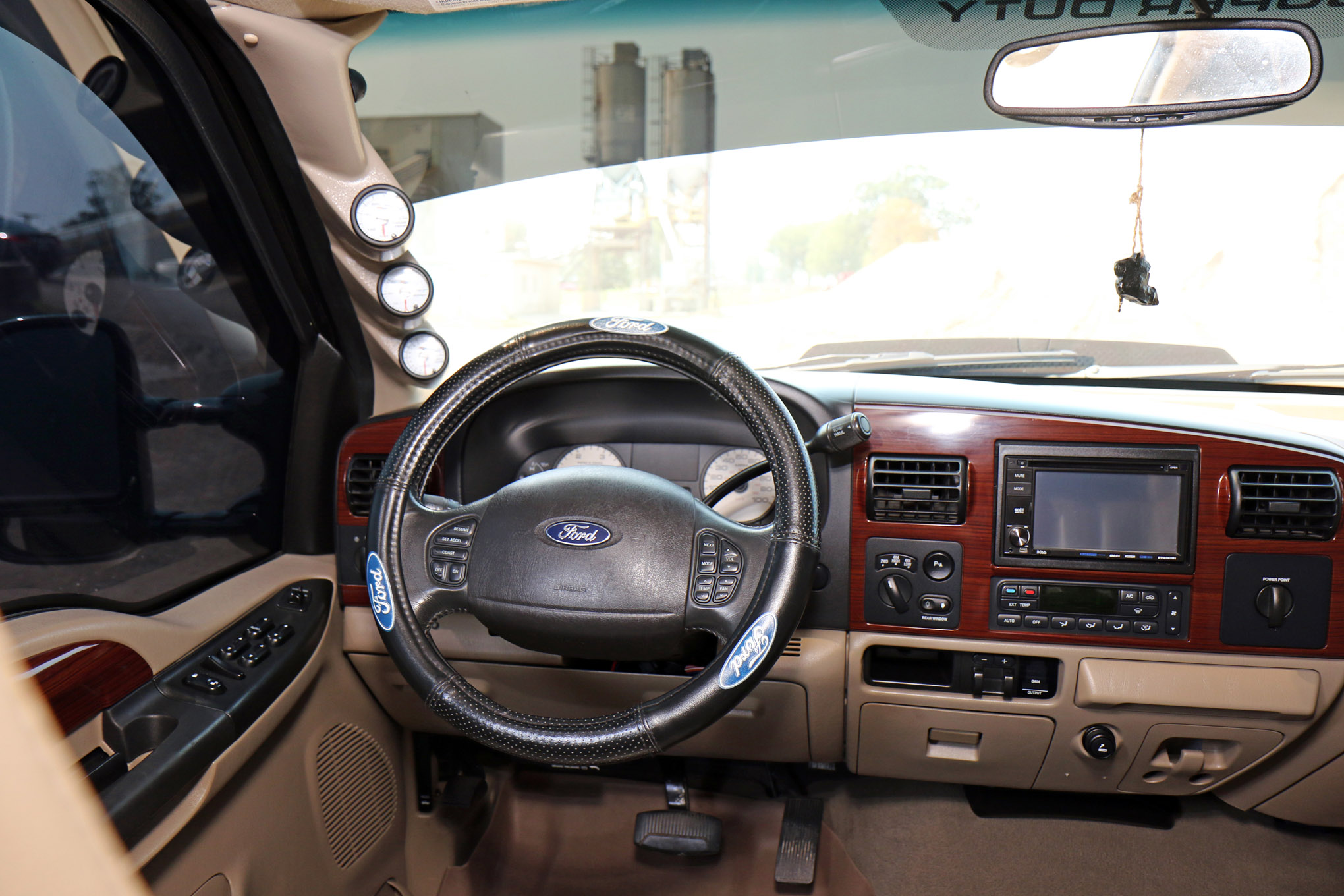 023 2005 F 350 Root Beer Float Dash
